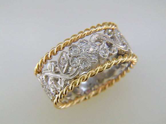 Обручальное кольцо из кобминации металлов